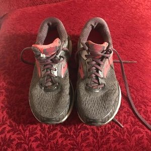 Brooks running shoe ladies 8 wide
